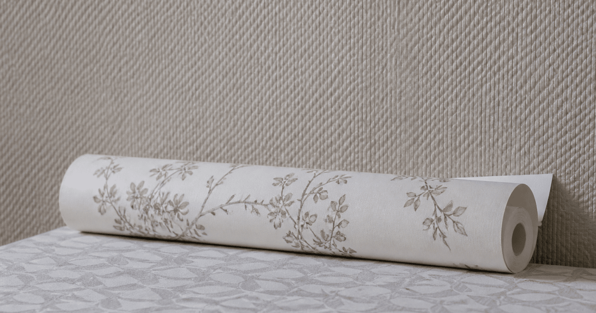Rouleau de papier peint pose directement sur surface deja tapissee