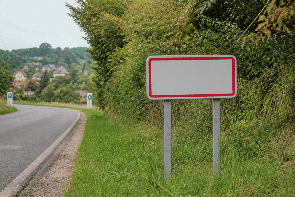Panneau routier entree ville moselle avec population chiffres